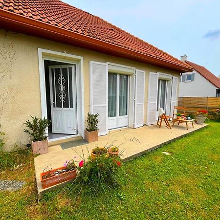 A 12 Min A Pied De La Plage Et 5 Min Du Centre De Luc-Sur-Mer Kültér fotó